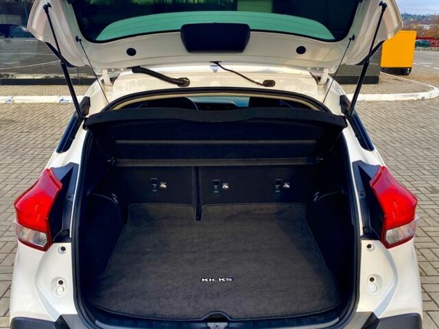 Белый Ниссан Kix, объемом двигателя 1.6 л и пробегом 74 тыс. км за 15400 $, фото 6 на Automoto.ua