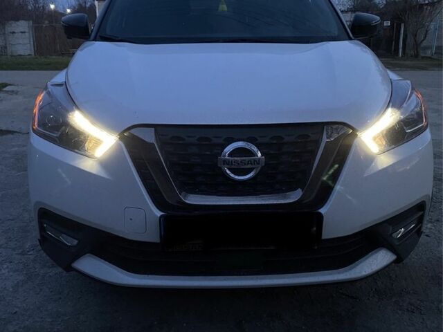 Белый Ниссан Kix, объемом двигателя 1.6 л и пробегом 74 тыс. км за 15400 $, фото 14 на Automoto.ua