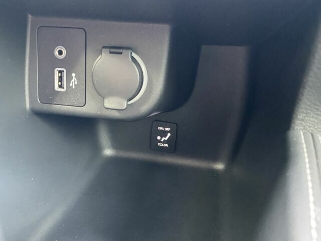 Белый Ниссан Kix, объемом двигателя 1.6 л и пробегом 74 тыс. км за 15400 $, фото 11 на Automoto.ua