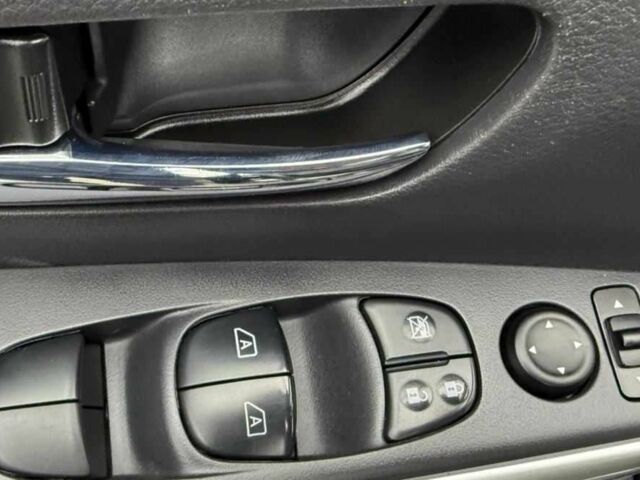 Чорний Ніссан Kix, об'ємом двигуна 1.6 л та пробігом 108 тис. км за 16999 $, фото 13 на Automoto.ua