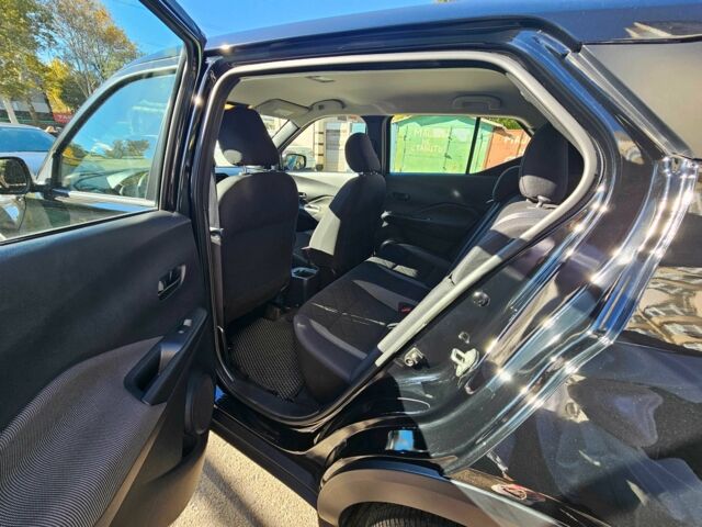 Черный Ниссан Kix, объемом двигателя 1.6 л и пробегом 22 тыс. км за 12000 $, фото 6 на Automoto.ua