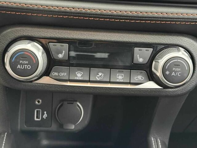 Чорний Ніссан Kix, об'ємом двигуна 1.6 л та пробігом 108 тис. км за 16999 $, фото 12 на Automoto.ua