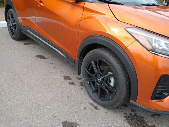 Червоний Ніссан Kix, об'ємом двигуна 1.6 л та пробігом 200 тис. км за 22500 $, фото 2 на Automoto.ua