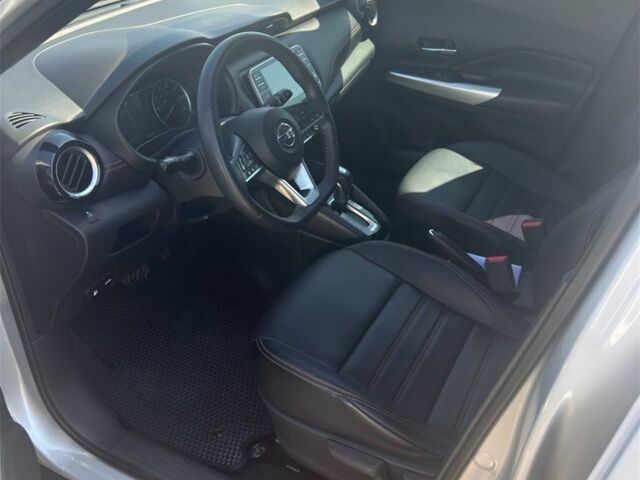 Серый Ниссан Kix, объемом двигателя 1.6 л и пробегом 95 тыс. км за 15000 $, фото 6 на Automoto.ua