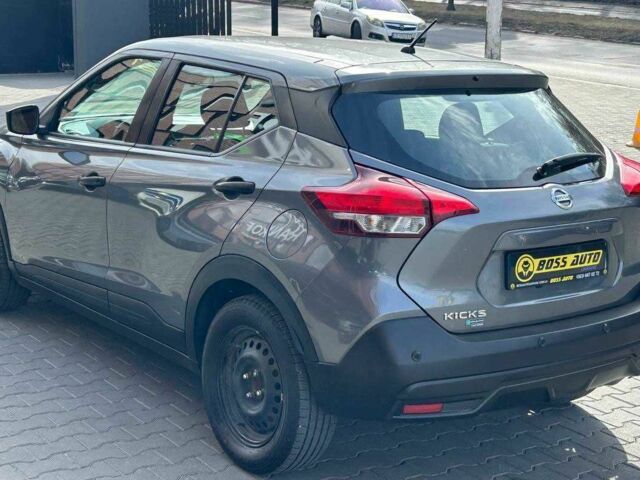 Серый Ниссан Kix, объемом двигателя 1.6 л и пробегом 150 тыс. км за 14900 $, фото 3 на Automoto.ua