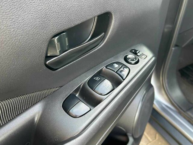 Серый Ниссан Kix, объемом двигателя 1.6 л и пробегом 150 тыс. км за 14900 $, фото 6 на Automoto.ua