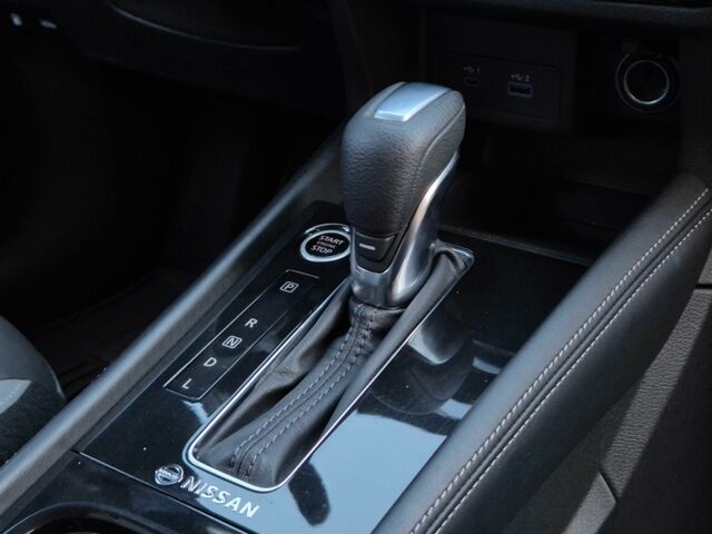 Сірий Ніссан Kix, об'ємом двигуна 1.6 л та пробігом 49 тис. км за 19499 $, фото 19 на Automoto.ua