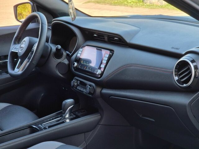 Сірий Ніссан Kix, об'ємом двигуна 1.6 л та пробігом 49 тис. км за 19499 $, фото 14 на Automoto.ua