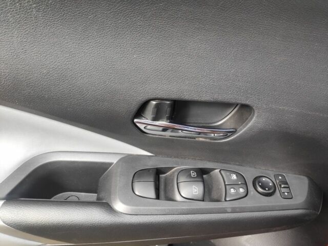 Оранжевый Ниссан Kix, объемом двигателя 1.6 л и пробегом 23 тыс. км за 17999 $, фото 12 на Automoto.ua