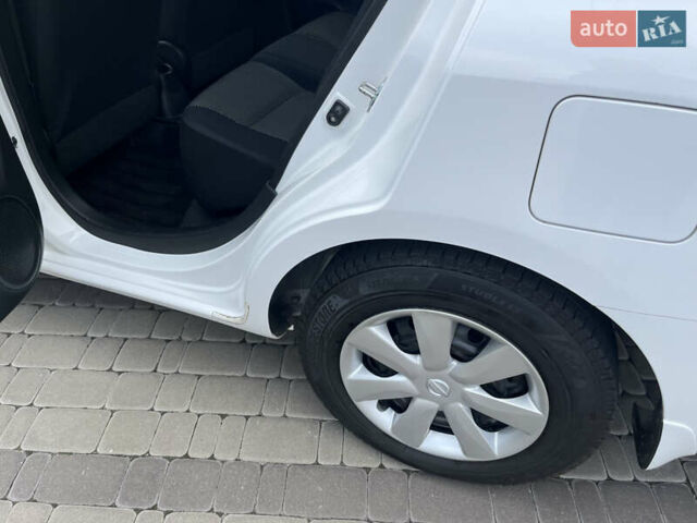 Белый Ниссан Latio, объемом двигателя 1.2 л и пробегом 68 тыс. км за 7500 $, фото 26 на Automoto.ua