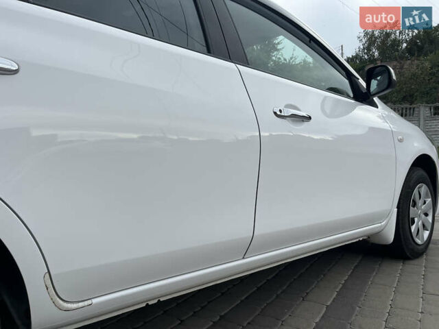 Белый Ниссан Latio, объемом двигателя 1.2 л и пробегом 68 тыс. км за 7500 $, фото 51 на Automoto.ua