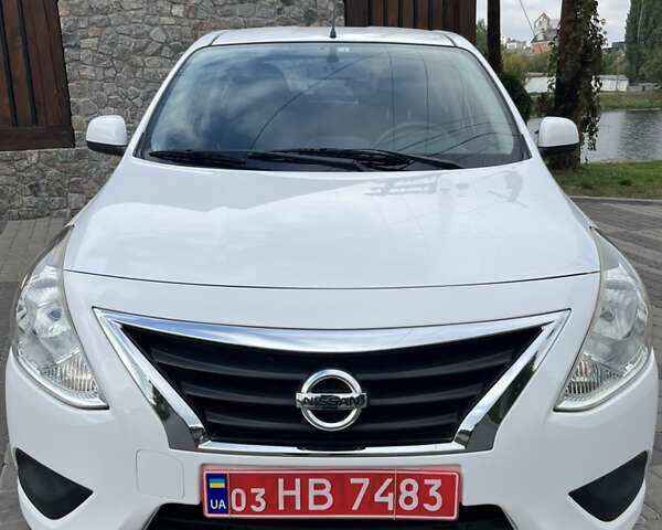 Белый Ниссан Latio, объемом двигателя 1.2 л и пробегом 68 тыс. км за 7500 $, фото 1 на Automoto.ua