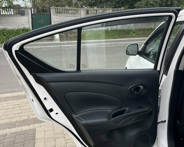 Белый Ниссан Latio, объемом двигателя 1.2 л и пробегом 68 тыс. км за 7500 $, фото 72 на Automoto.ua