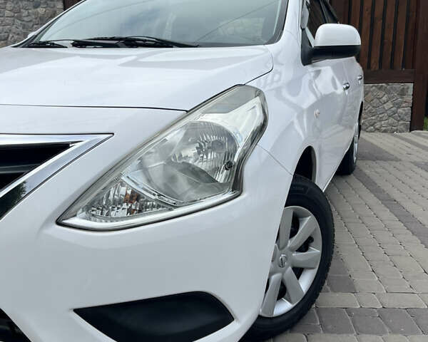 Белый Ниссан Latio, объемом двигателя 1.2 л и пробегом 68 тыс. км за 7500 $, фото 9 на Automoto.ua