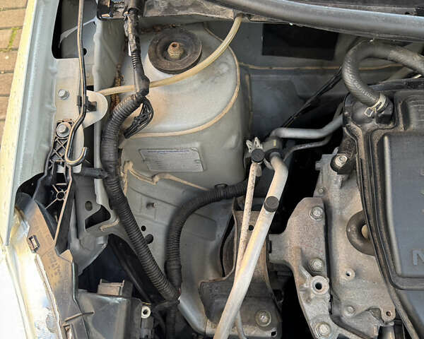 Серый Ниссан Latio, объемом двигателя 0 л и пробегом 95 тыс. км за 5900 $, фото 14 на Automoto.ua