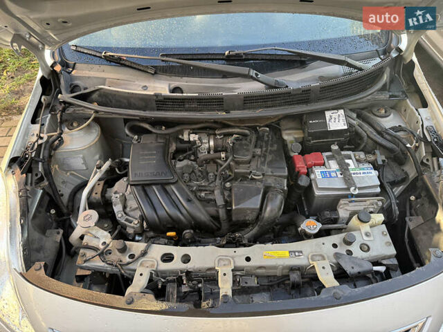 Серый Ниссан Latio, объемом двигателя 0 л и пробегом 95 тыс. км за 5900 $, фото 13 на Automoto.ua