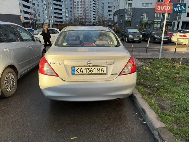 Серый Ниссан Latio, объемом двигателя 0 л и пробегом 95 тыс. км за 5900 $, фото 4 на Automoto.ua