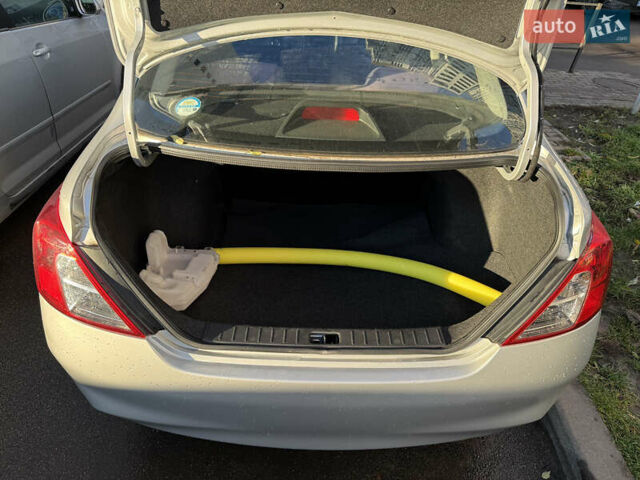 Серый Ниссан Latio, объемом двигателя 0 л и пробегом 95 тыс. км за 5900 $, фото 11 на Automoto.ua