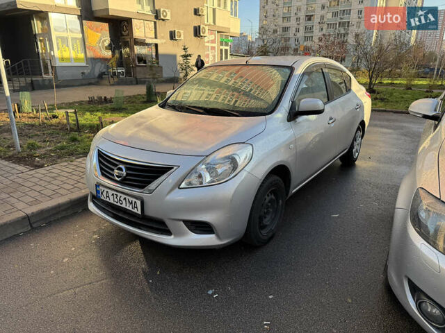 Серый Ниссан Latio, объемом двигателя 0 л и пробегом 95 тыс. км за 5900 $, фото 2 на Automoto.ua