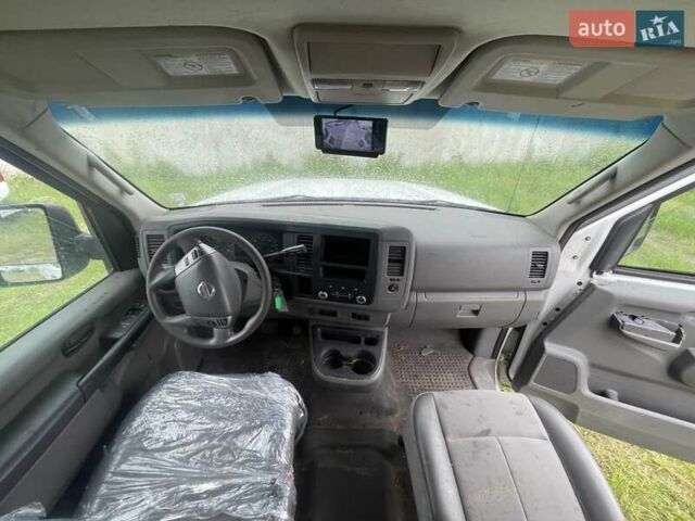 Белый Ниссан NV1500, объемом двигателя 4 л и пробегом 109 тыс. км за 8500 $, фото 14 на Automoto.ua