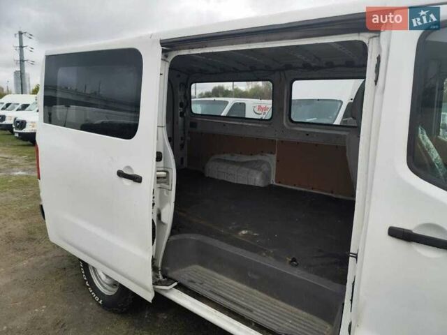 Белый Ниссан NV1500, объемом двигателя 4 л и пробегом 128 тыс. км за 27000 $, фото 4 на Automoto.ua