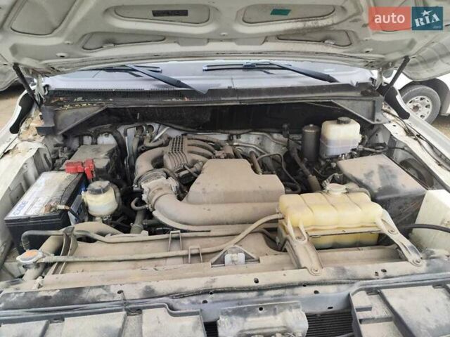 Белый Ниссан NV1500, объемом двигателя 4 л и пробегом 128 тыс. км за 27000 $, фото 7 на Automoto.ua