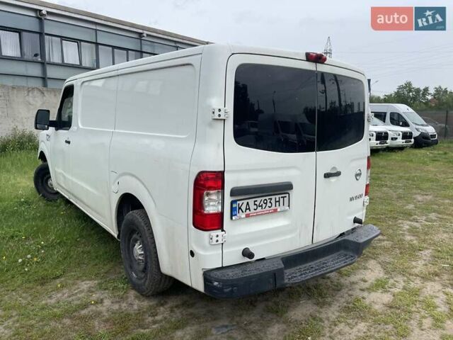 Белый Ниссан NV1500, объемом двигателя 4 л и пробегом 109 тыс. км за 8500 $, фото 4 на Automoto.ua