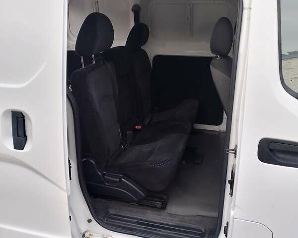 Білий Ніссан NV200, об'ємом двигуна 1.6 л та пробігом 290 тис. км за 5300 $, фото 3 на Automoto.ua