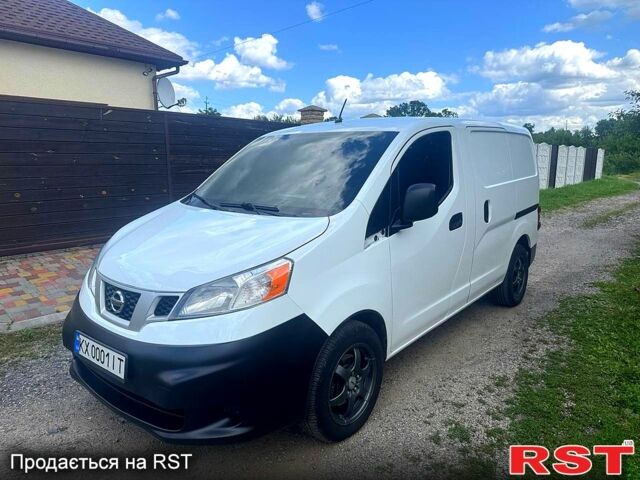 Белый Ниссан NV200, объемом двигателя 2 л и пробегом 240 тыс. км за 8333 $, фото 1 на Automoto.ua