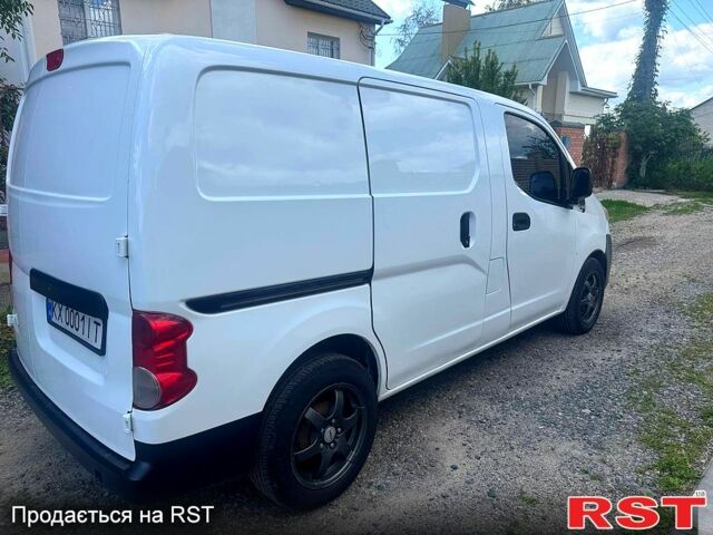 Белый Ниссан NV200, объемом двигателя 2 л и пробегом 240 тыс. км за 8333 $, фото 4 на Automoto.ua