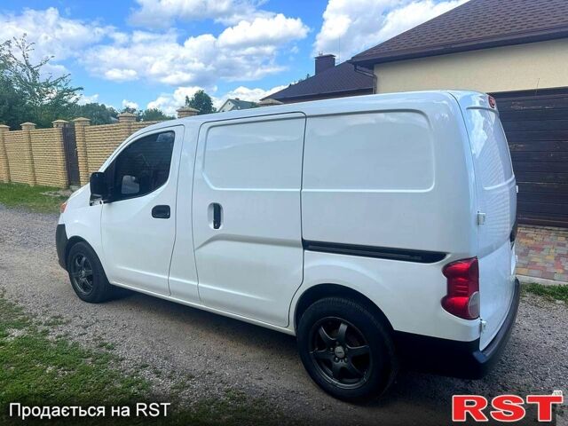 Белый Ниссан NV200, объемом двигателя 2 л и пробегом 240 тыс. км за 8333 $, фото 6 на Automoto.ua