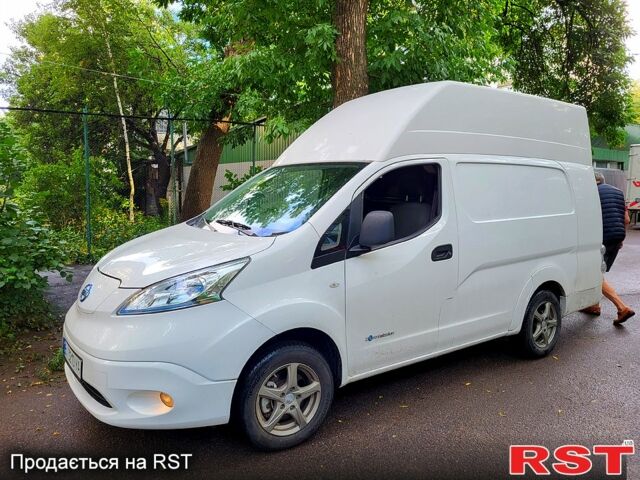 Белый Ниссан NV200, объемом двигателя 80 л и пробегом 23 тыс. км за 15900 $, фото 2 на Automoto.ua