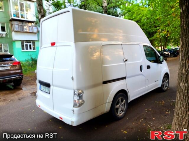 Белый Ниссан NV200, объемом двигателя 80 л и пробегом 23 тыс. км за 15900 $, фото 3 на Automoto.ua