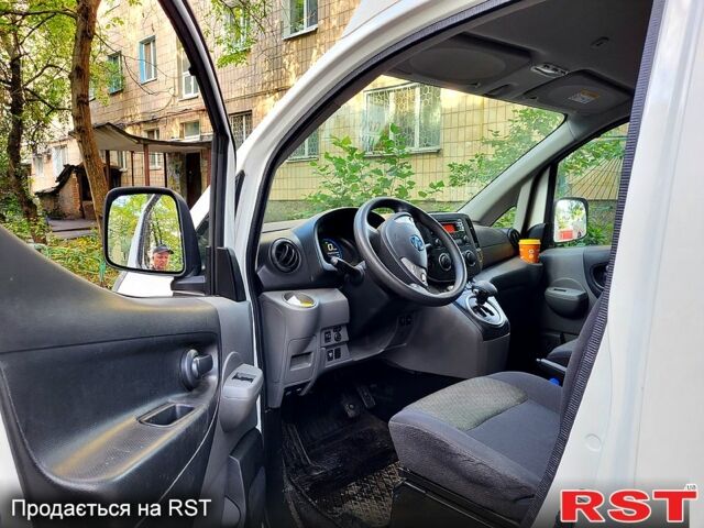 Белый Ниссан NV200, объемом двигателя 80 л и пробегом 23 тыс. км за 15900 $, фото 5 на Automoto.ua