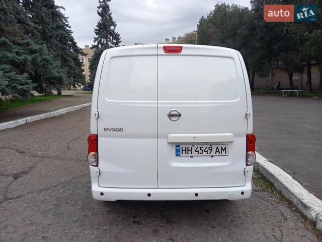 Білий Ніссан NV200, об'ємом двигуна 2 л та пробігом 125 тис. км за 12200 $, фото 5 на Automoto.ua