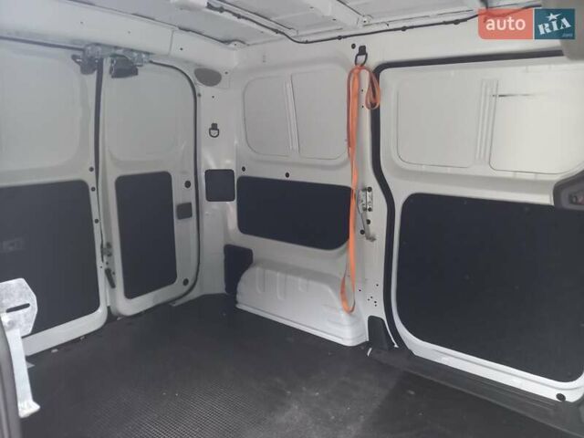 Білий Ніссан NV200, об'ємом двигуна 2 л та пробігом 125 тис. км за 12200 $, фото 19 на Automoto.ua