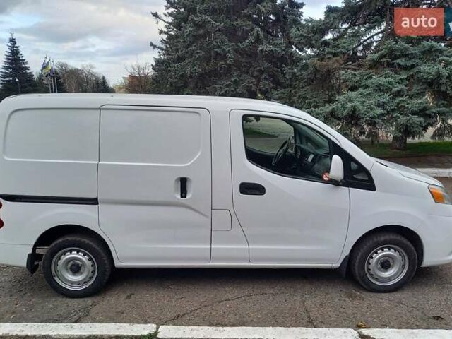 Білий Ніссан NV200, об'ємом двигуна 2 л та пробігом 125 тис. км за 12200 $, фото 8 на Automoto.ua