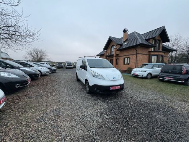 Белый Ниссан NV200, объемом двигателя 0 л и пробегом 127 тыс. км за 6000 $, фото 9 на Automoto.ua