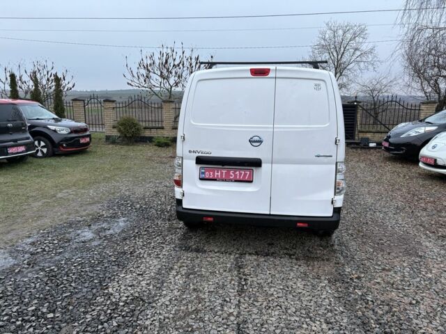 Белый Ниссан NV200, объемом двигателя 0 л и пробегом 127 тыс. км за 6000 $, фото 4 на Automoto.ua