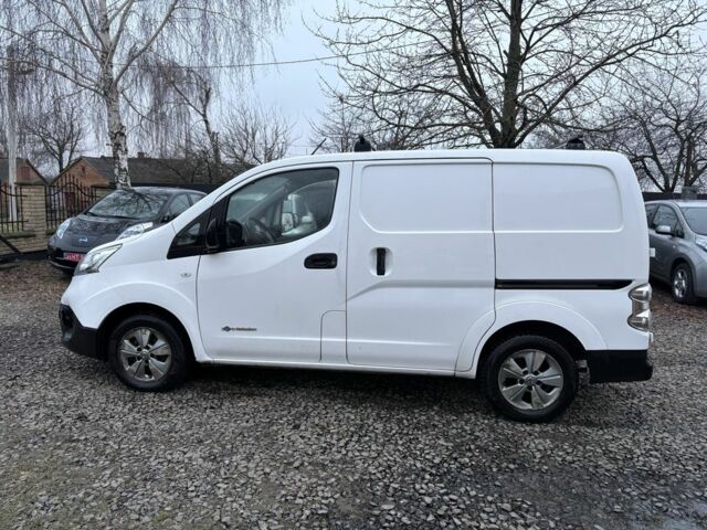 Белый Ниссан NV200, объемом двигателя 0 л и пробегом 127 тыс. км за 6000 $, фото 6 на Automoto.ua