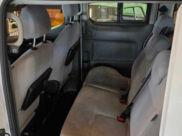 Белый Ниссан NV200, объемом двигателя 0 л и пробегом 70 тыс. км за 8100 $, фото 8 на Automoto.ua