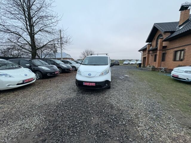 Белый Ниссан NV200, объемом двигателя 0 л и пробегом 127 тыс. км за 6000 $, фото 8 на Automoto.ua