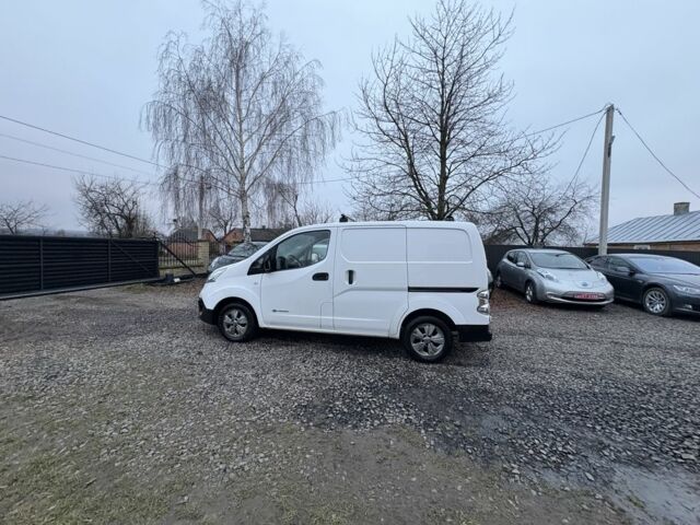 Белый Ниссан NV200, объемом двигателя 0 л и пробегом 127 тыс. км за 6000 $, фото 15 на Automoto.ua