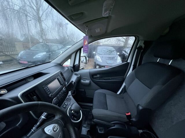 Белый Ниссан NV200, объемом двигателя 0 л и пробегом 127 тыс. км за 6000 $, фото 21 на Automoto.ua