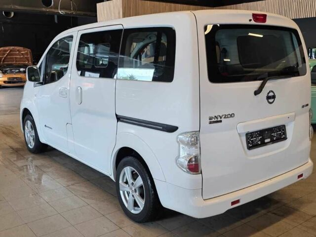 Белый Ниссан NV200, объемом двигателя 0 л и пробегом 70 тыс. км за 8100 $, фото 2 на Automoto.ua