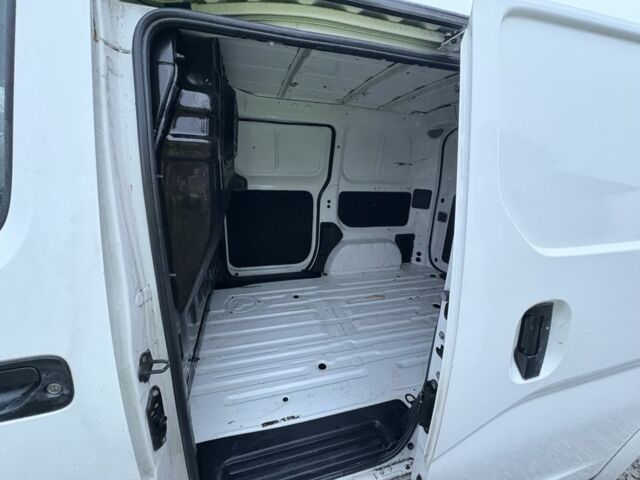 Белый Ниссан NV200, объемом двигателя 0 л и пробегом 127 тыс. км за 6000 $, фото 18 на Automoto.ua