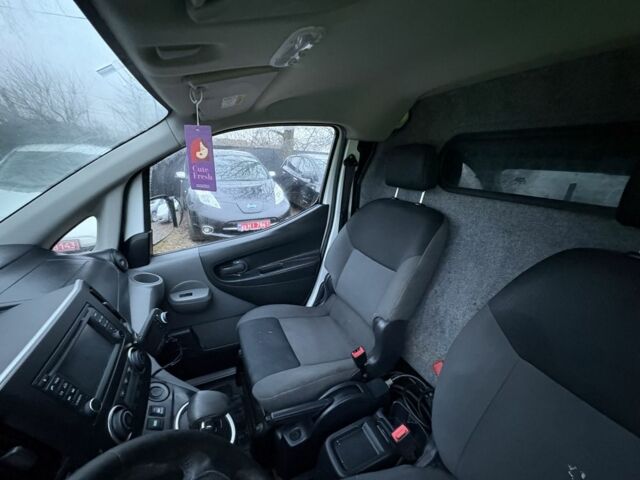 Белый Ниссан NV200, объемом двигателя 0 л и пробегом 127 тыс. км за 6000 $, фото 22 на Automoto.ua