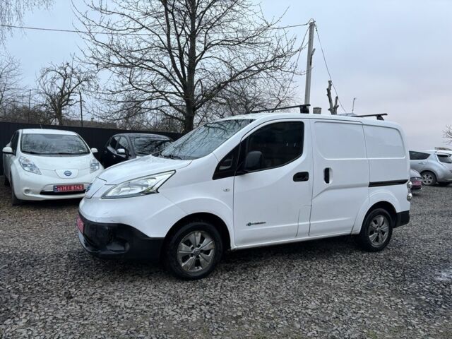 Белый Ниссан NV200, объемом двигателя 0 л и пробегом 127 тыс. км за 6000 $, фото 7 на Automoto.ua