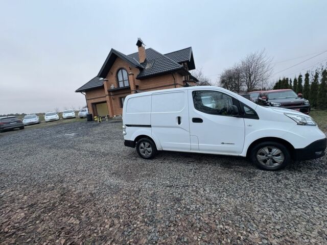 Белый Ниссан NV200, объемом двигателя 0 л и пробегом 127 тыс. км за 6000 $, фото 11 на Automoto.ua