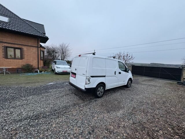 Белый Ниссан NV200, объемом двигателя 0 л и пробегом 127 тыс. км за 6000 $, фото 12 на Automoto.ua